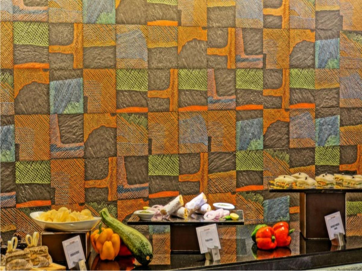 Hotel The Sonnet Jamshedpur Esterno foto